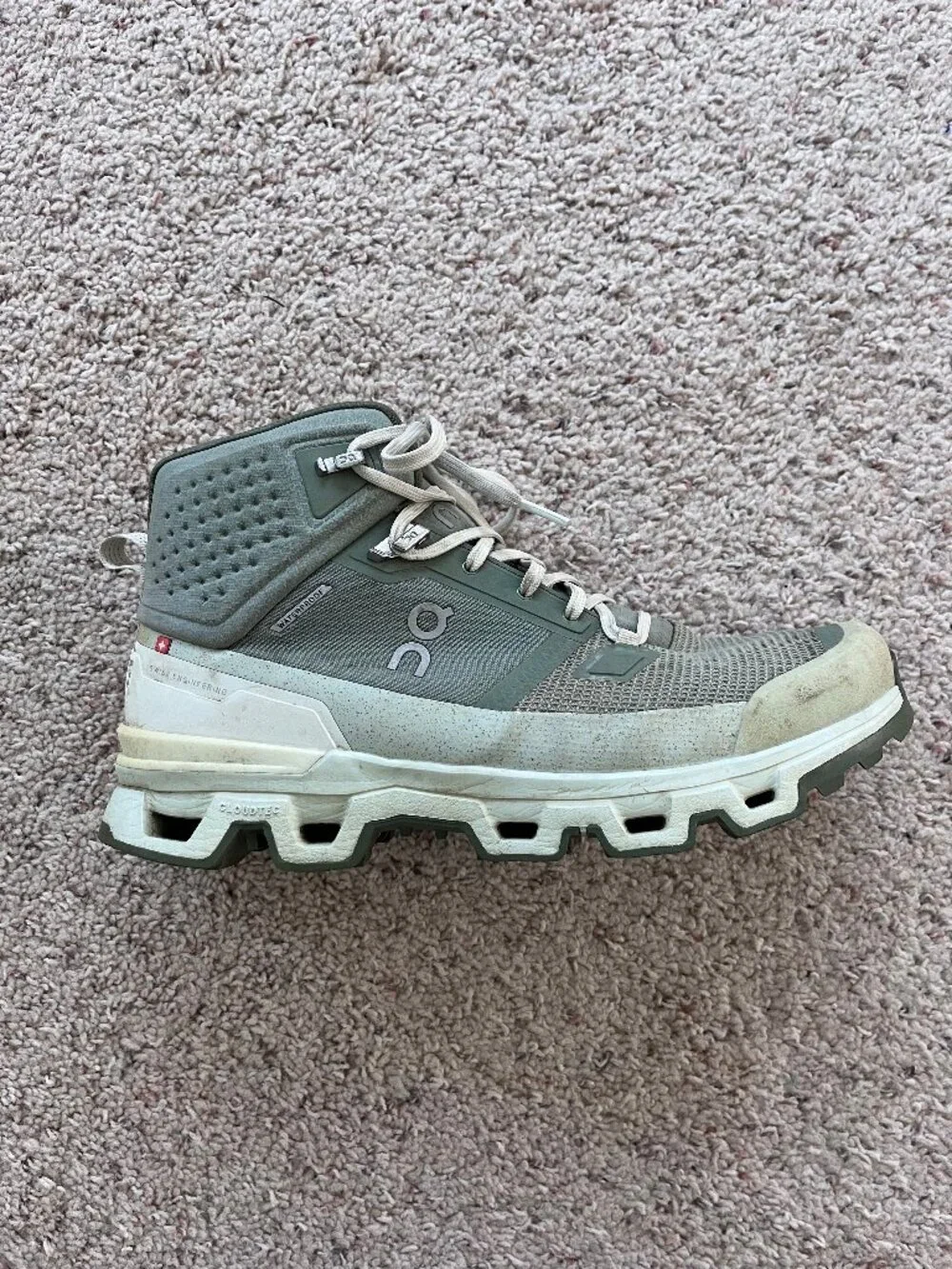 ON Mens Cloudrock Waterproof Hiking Boots Men’s Size 9.5
